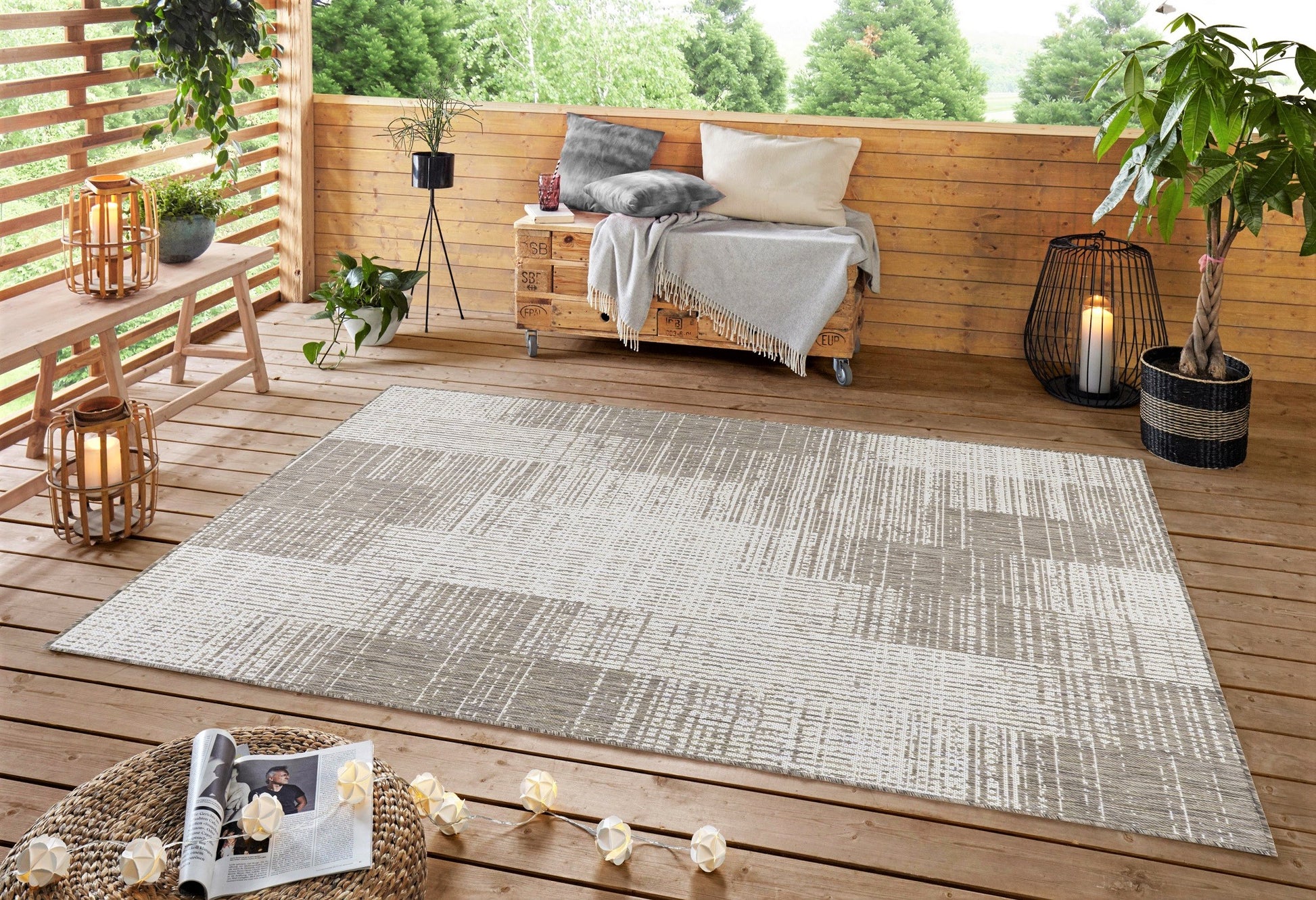 Revere Sand Ivory Striped Distressed Indoor/Outdoor Rug