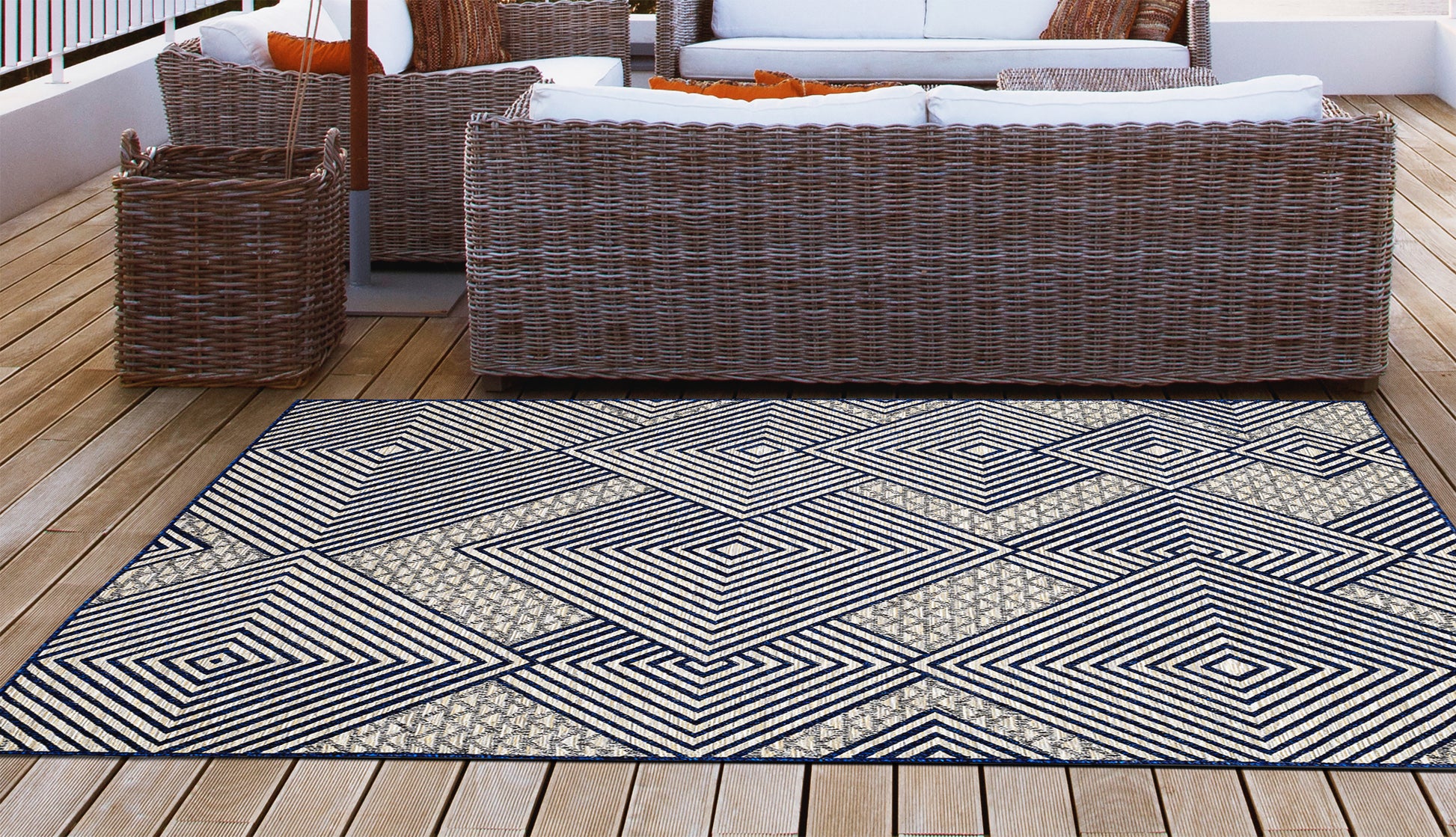 Stylish Geometric Indoor Outdoor Rug for a Modern Home